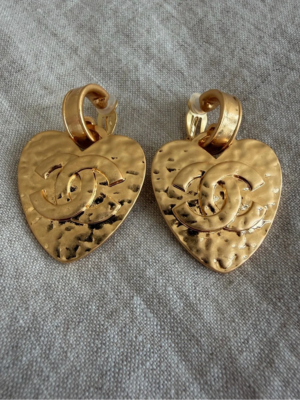 💛CHANEL Gold Heart Drop Earrings with CC Logo💛